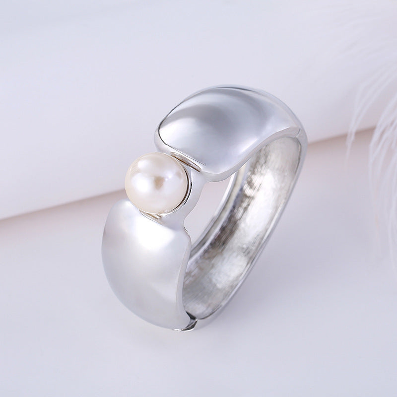 The New Gold And Silver Bracelets Are Popular In Europe And America With Wide Sides