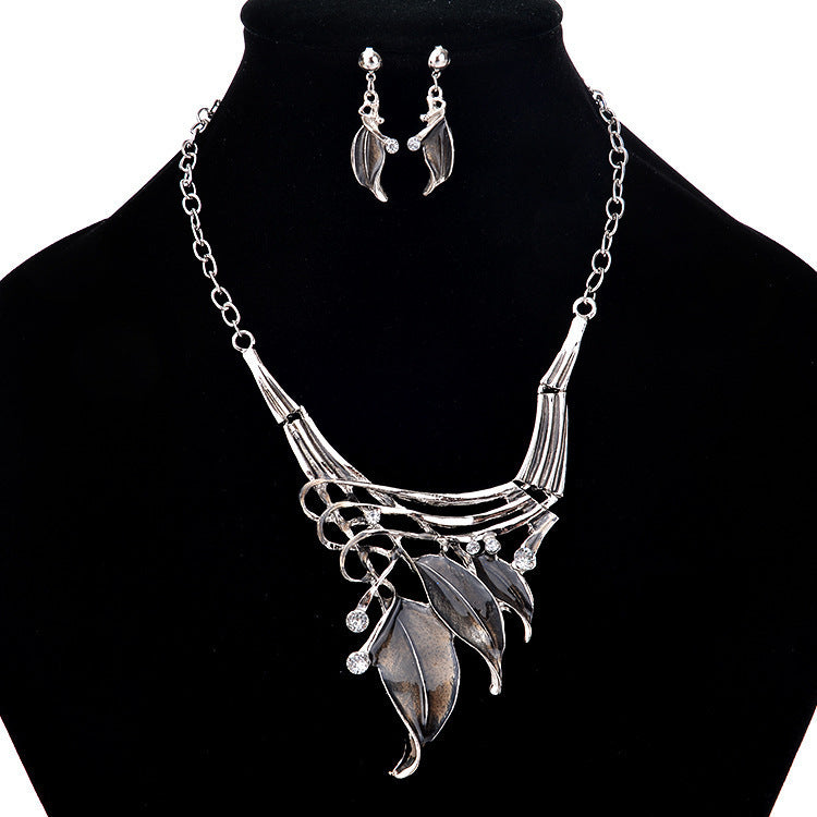 Fashion Classic Leaf Shaped Necklace And Earring Set