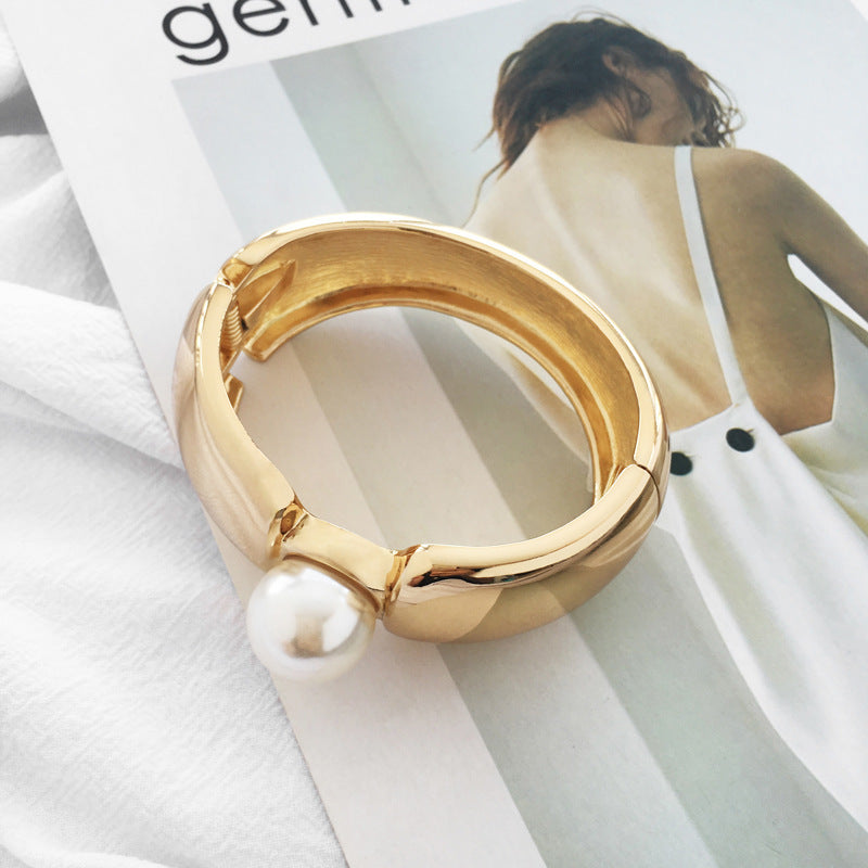 The New Gold And Silver Bracelets Are Popular In Europe And America With Wide Sides