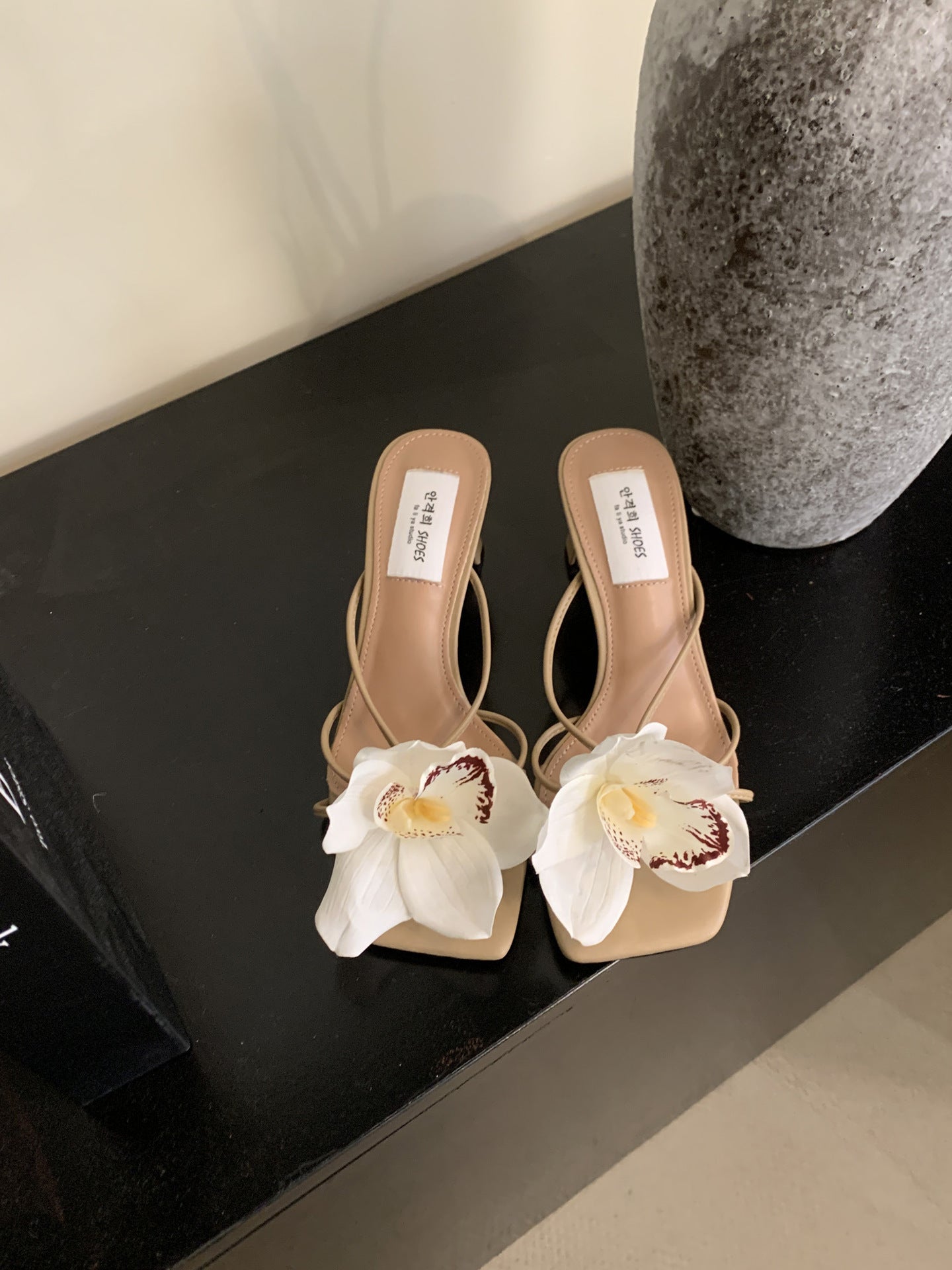 French-style Detachable Flower Flip-toe Roman Sandals