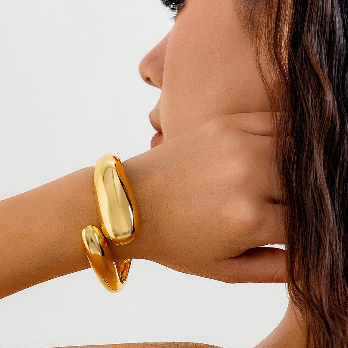 Metal Glossy Water Droplet Hugging Bracelet For Fashionable