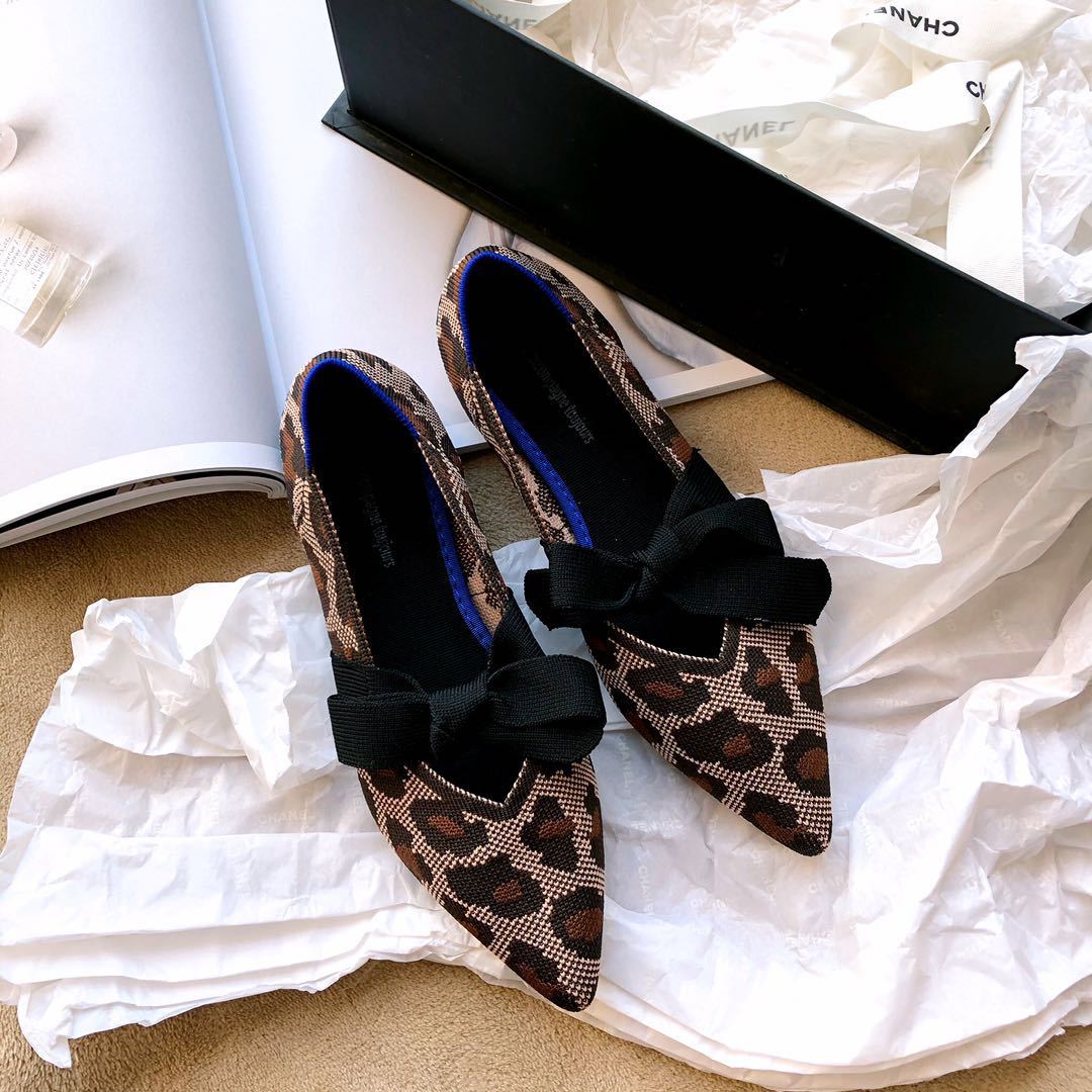 Mary Jane women's shoes with pointed bow