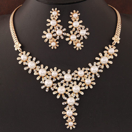 Pearl branch necklace