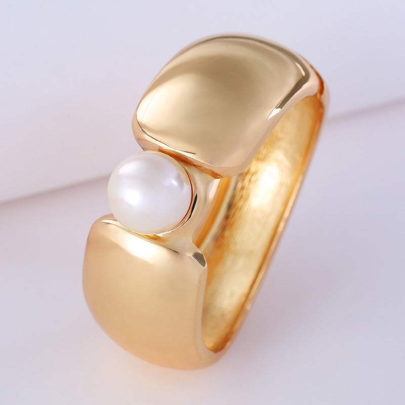 The New Gold And Silver Bracelets Are Popular In Europe And America With Wide Sides