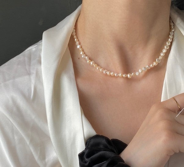 Women's Irregular Pearl Necklace