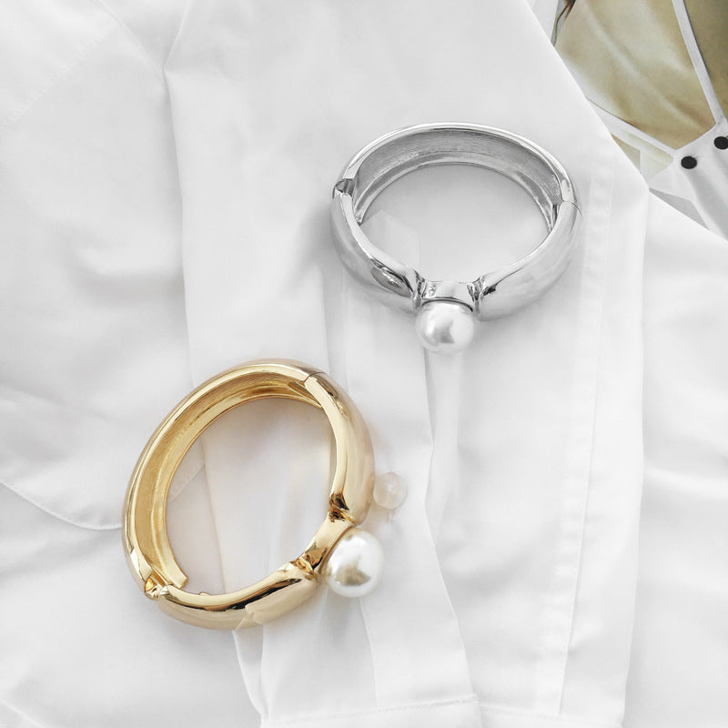 The New Gold And Silver Bracelets Are Popular In Europe And America With Wide Sides