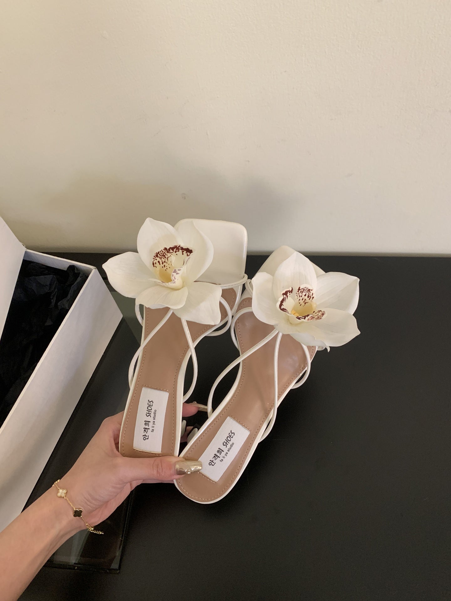 French-style Detachable Flower Flip-toe Roman Sandals