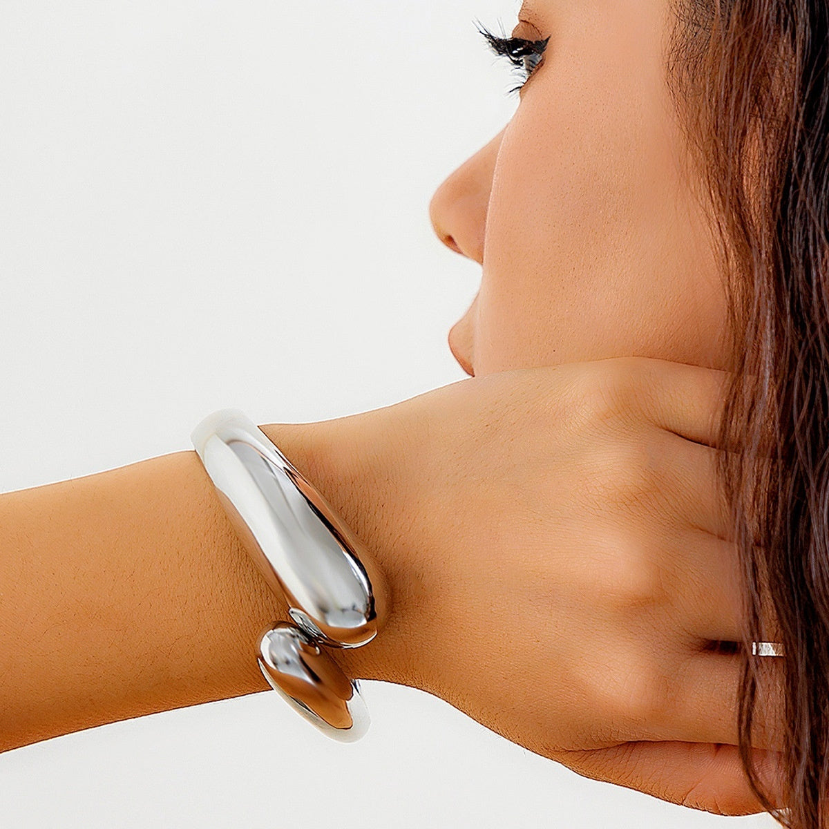 Metal Glossy Water Droplet Hugging Bracelet For Fashionable