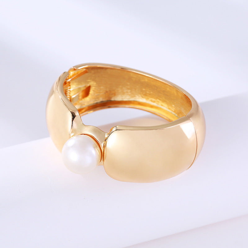 The New Gold And Silver Bracelets Are Popular In Europe And America With Wide Sides