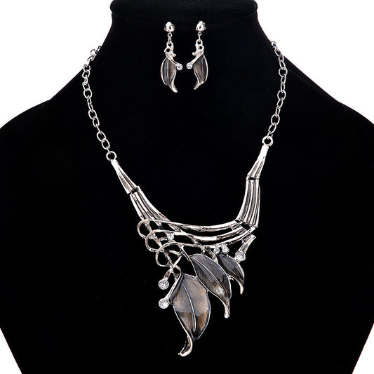 Fashion Classic Leaf Shaped Necklace And Earring Set