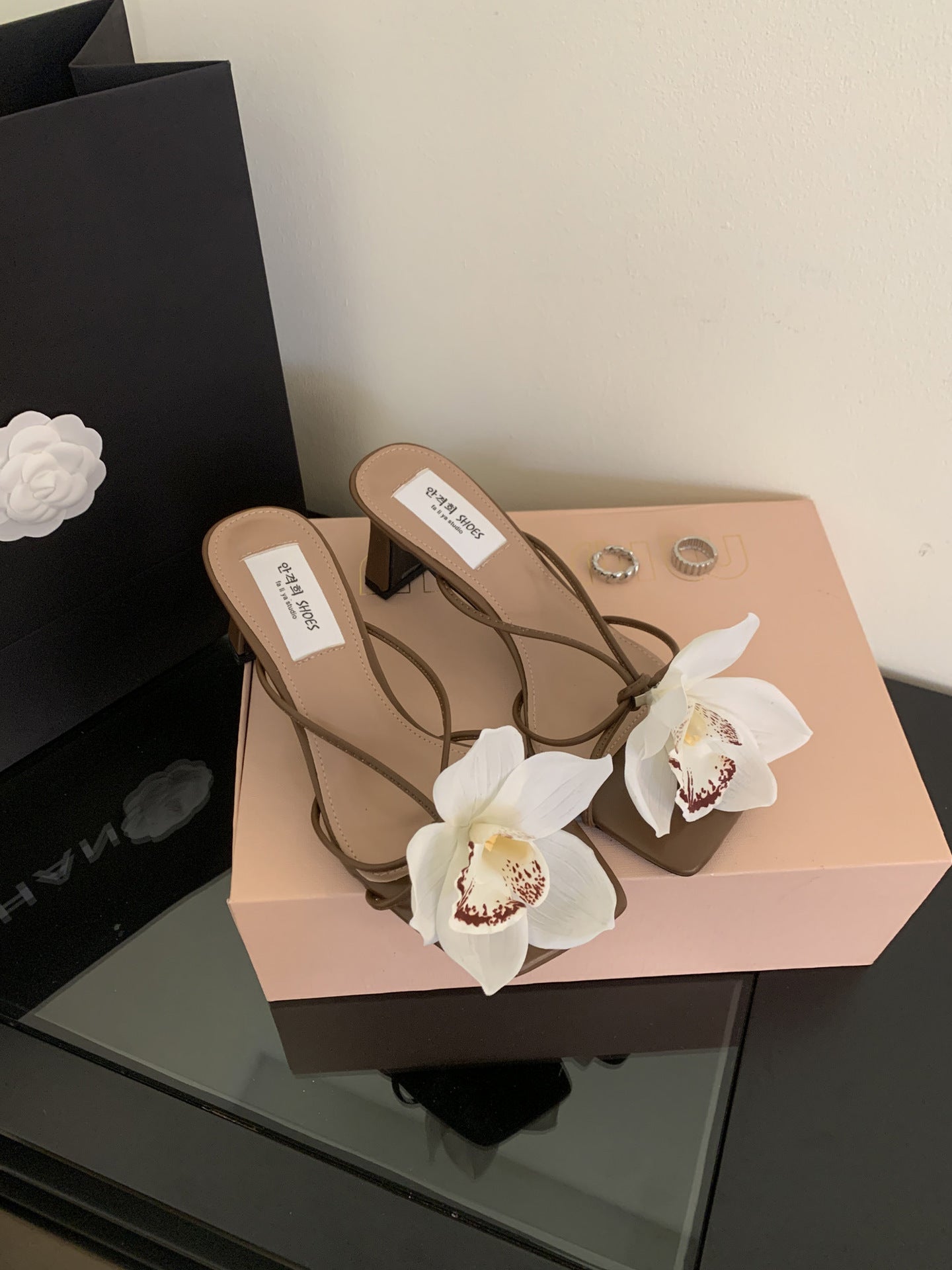 French-style Detachable Flower Flip-toe Roman Sandals