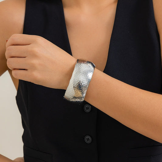 Metal Glossy Water Droplet Hugging Bracelet For Fashionable