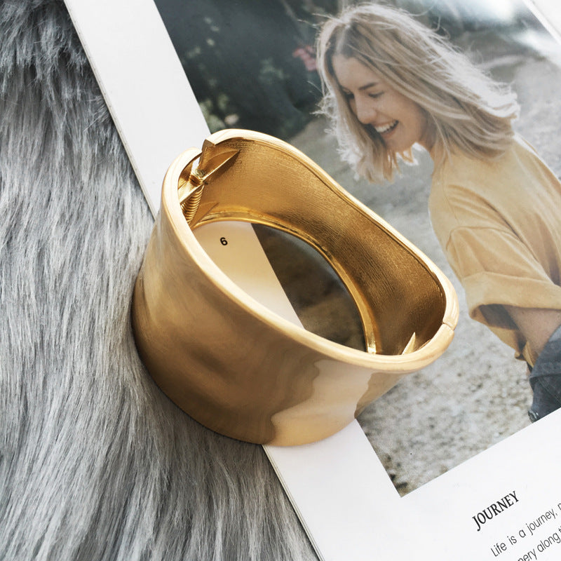 Exaggerated Wide Side Minimalist Spring Clasp Bracelet