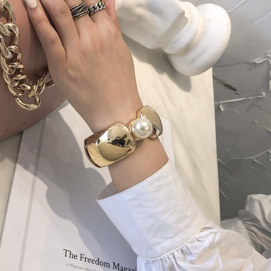 The New Gold And Silver Bracelets Are Popular In Europe And America With Wide Sides