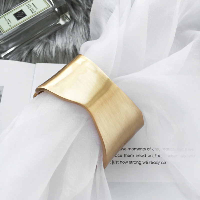 Exaggerated Wide Side Minimalist Spring Clasp Bracelet