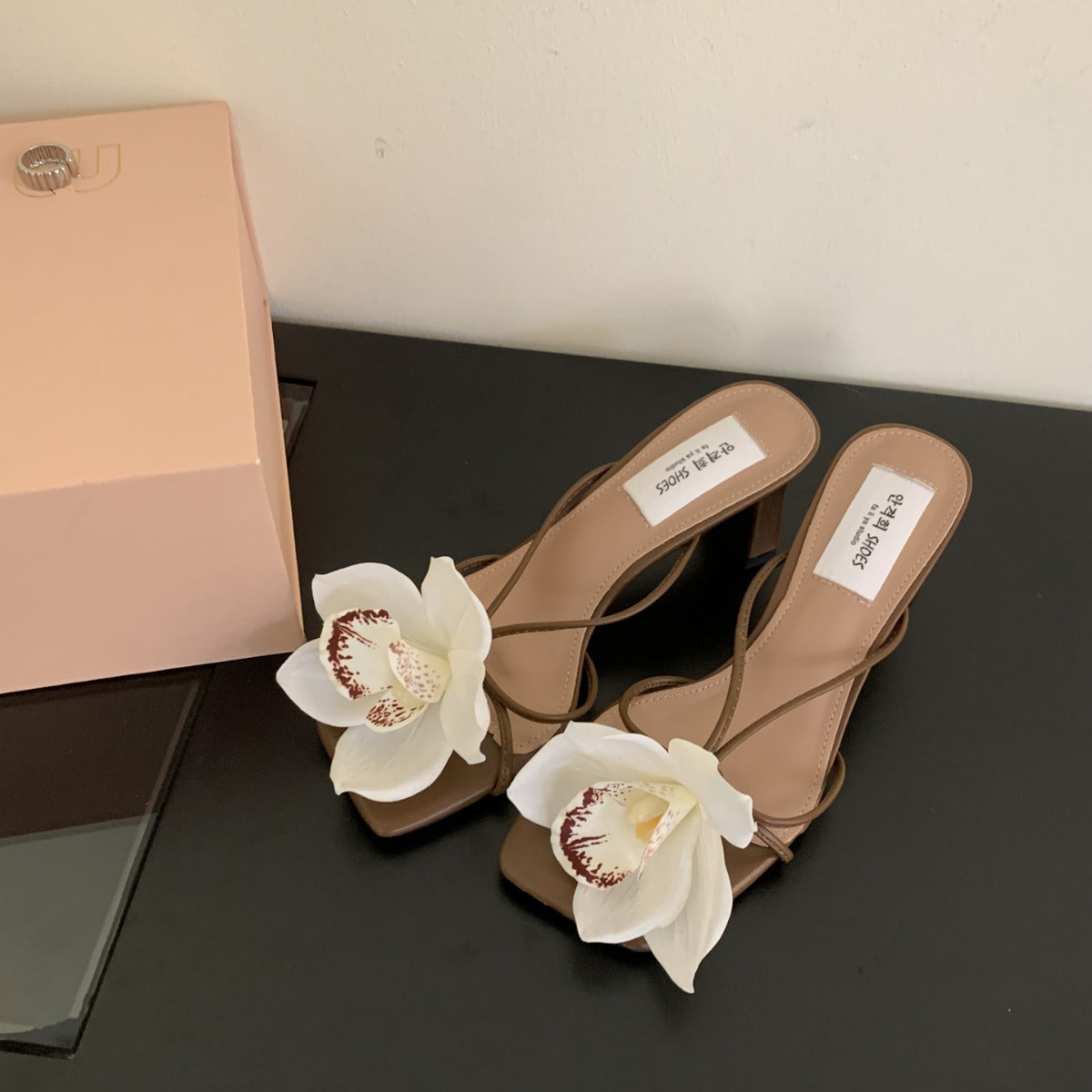 French-style Detachable Flower Flip-toe Roman Sandals